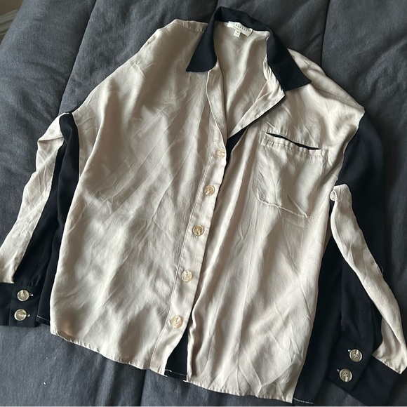 Color block button down blouse - Picture 2 of 4